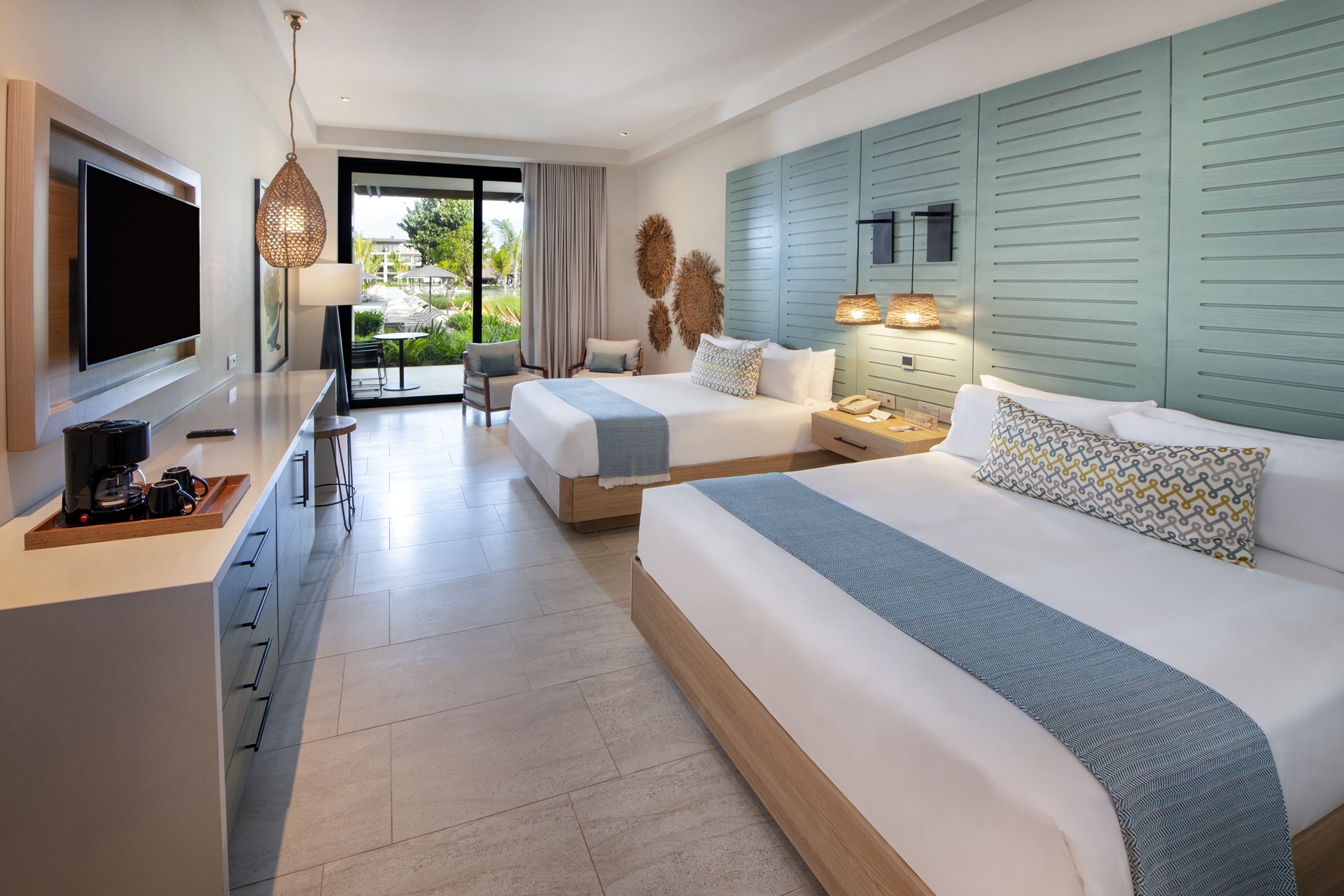 Resort Queen - Pool View Junior Suite